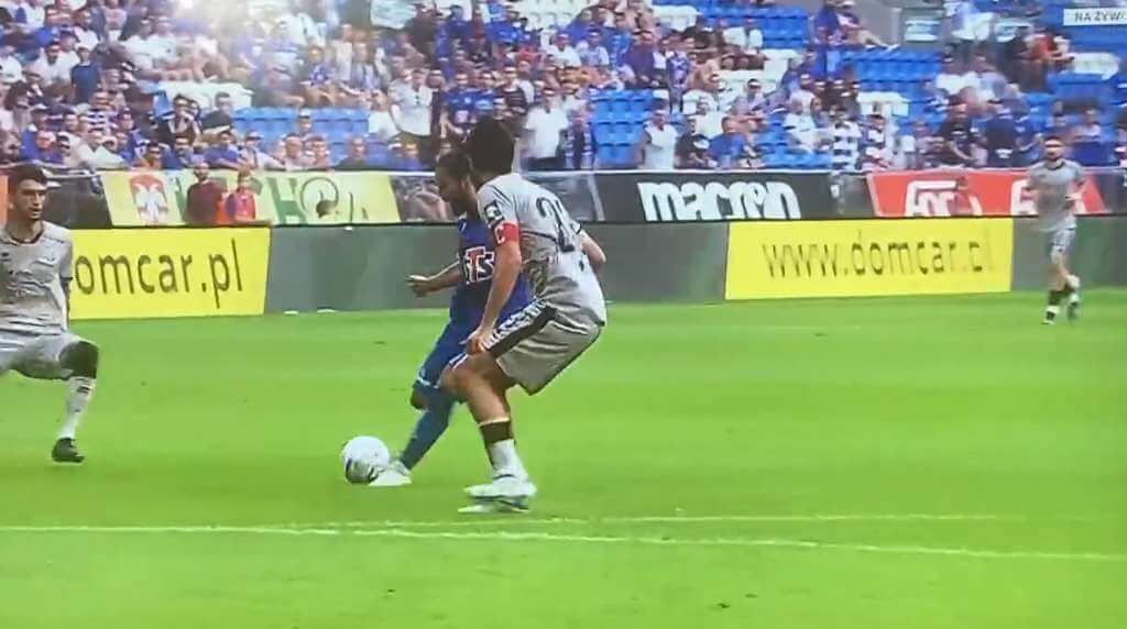 Lech Poznań z kolejnym golem zza pola karnego. „Kolejorz” pewnie prowadzi z Dinamo [WIDEO] Zdjęcie główne wpisu