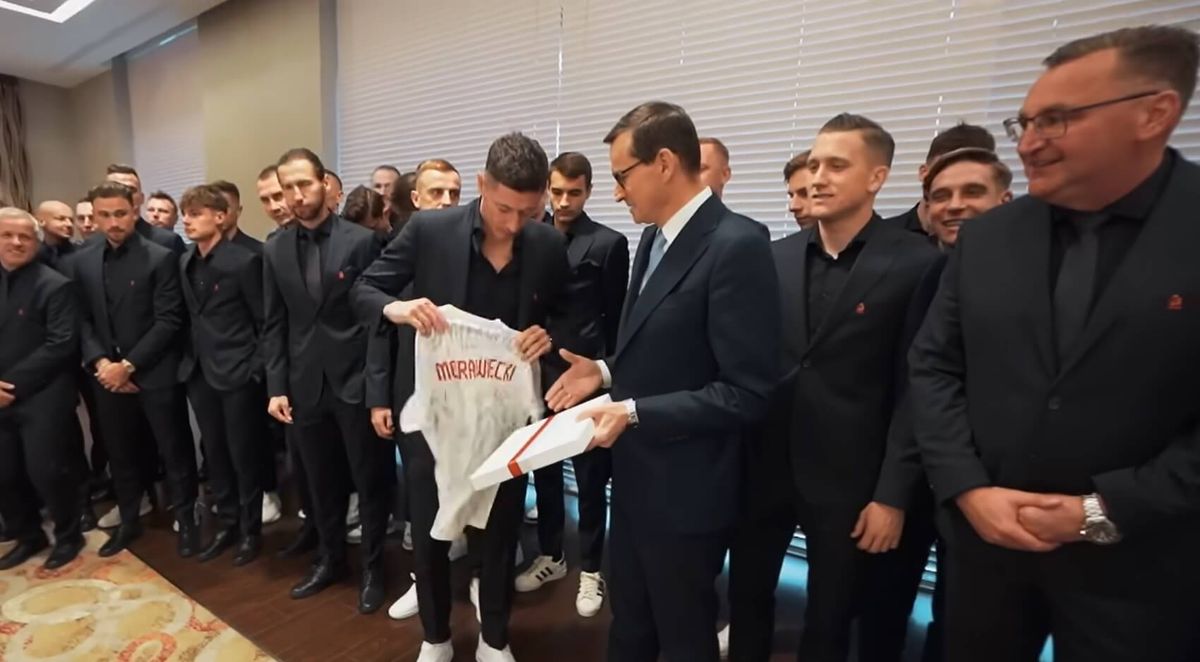 Mateusz Morawiecki został zapytany o wywiad Roberta Lewandowskiego. Odpowiedzi… uniknął Zdjęcie główne wpisu