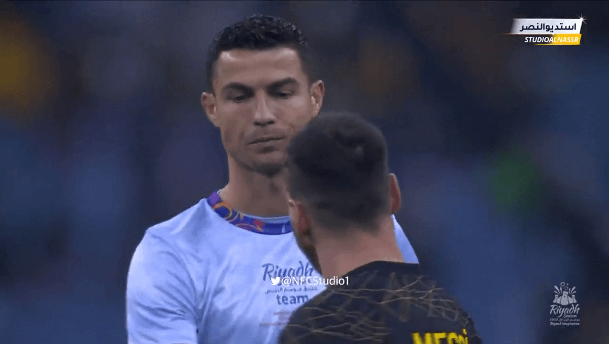 Przywitanie Cristiano Ronaldo i Leo Messiego podczas PSG – Al Nassr [WIDEO] Zdjęcie główne wpisu