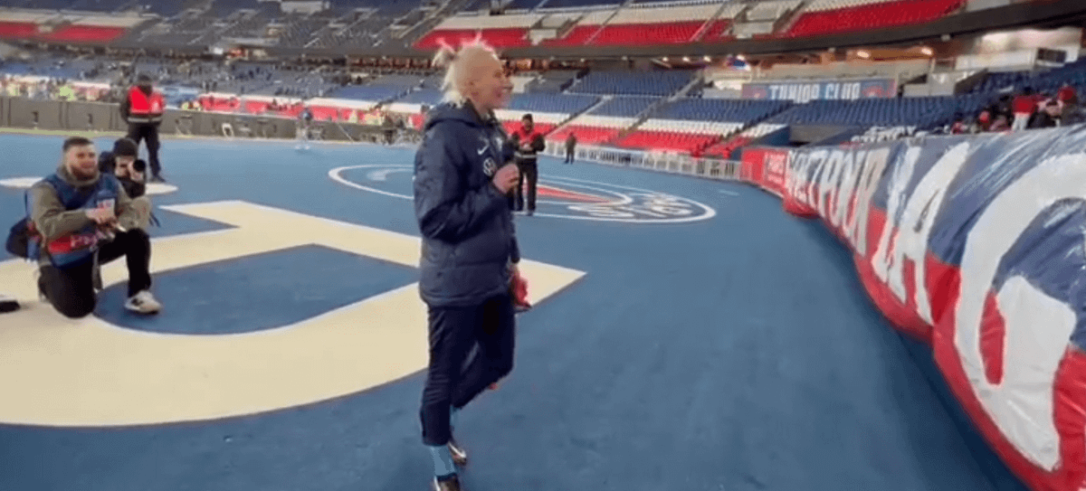 Kibice PSG docenili Katarzynę Kiedrzynek. Specjalna oprawa dla polskiej bramkarki [WIDEO] Zdjęcie główne wpisu