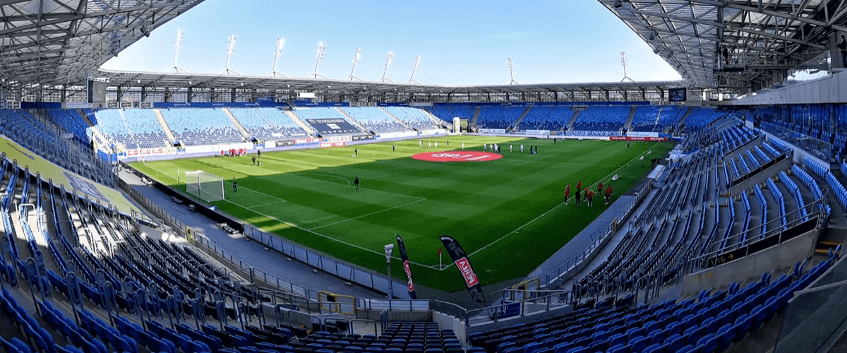 Beniaminek Ekstraklasy szykuje spore zmiany. Dyrektor na wylocie. „Dead man walking” Zdjęcie główne wpisu