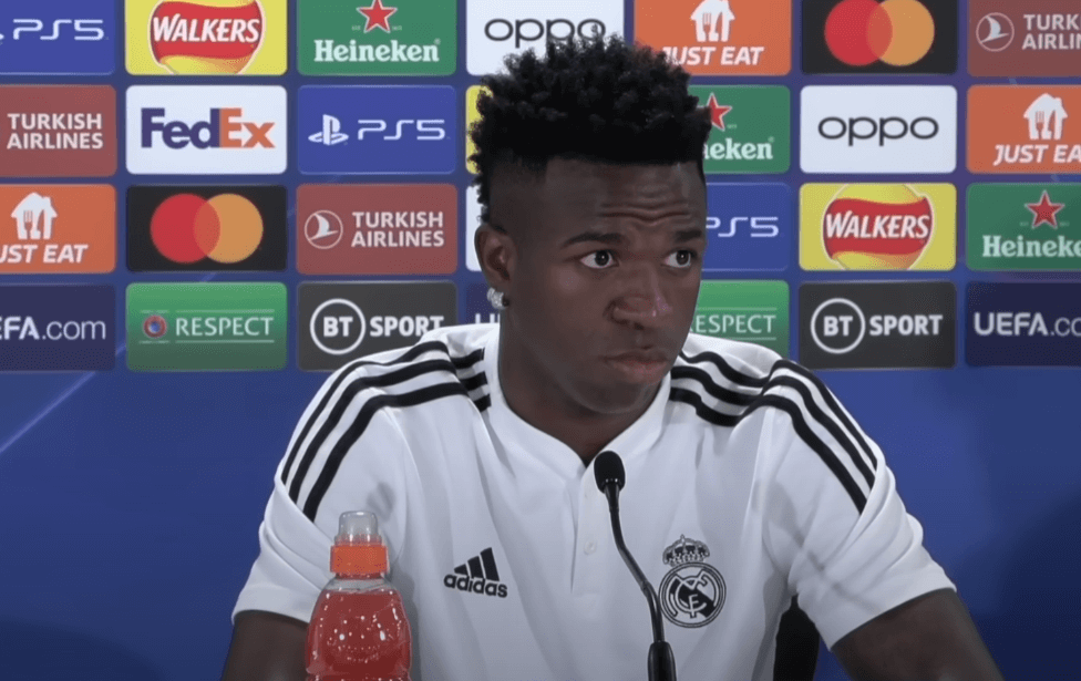 Vinicius ponownie ostro skrytykowany. Legenda miażdży Brazylijczyka: „Mamy popełnić samo***stwo?” Zdjęcie główne wpisu