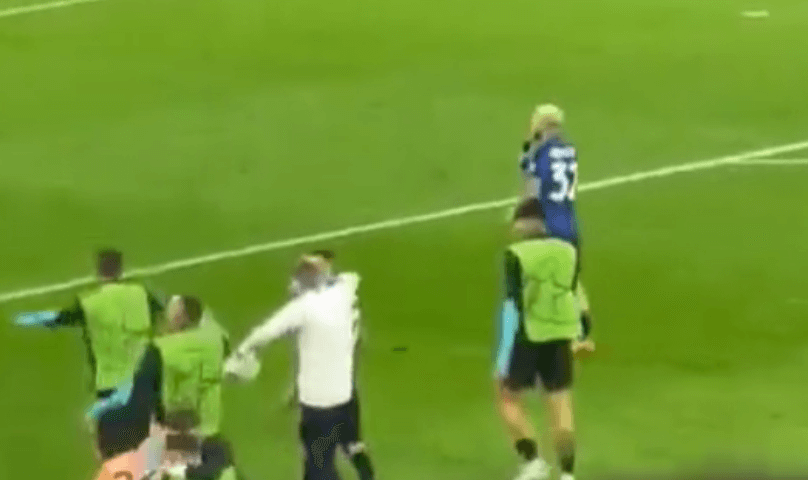 Kibice Milanu zagrozili piłkarzowi Interu. Dimarco przeprosił za obraźliwe przyśpiewki Zdjęcie główne wpisu