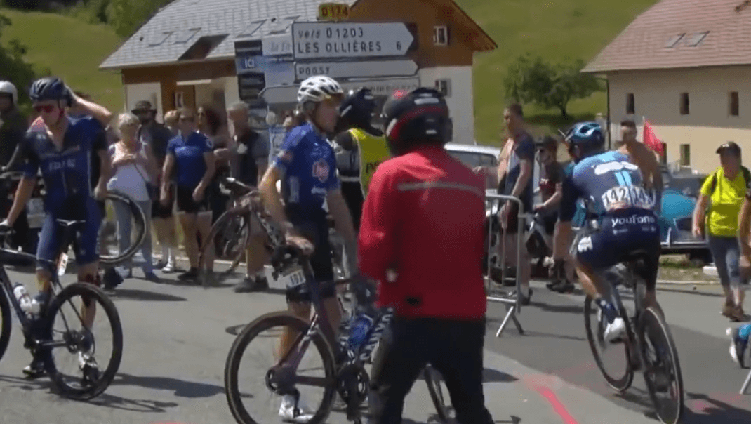 Wielka kraksa na trasie Tour de France. Nieodpowiedzialne zachowanie kibica [WIDEO] Zdjęcie główne wpisu