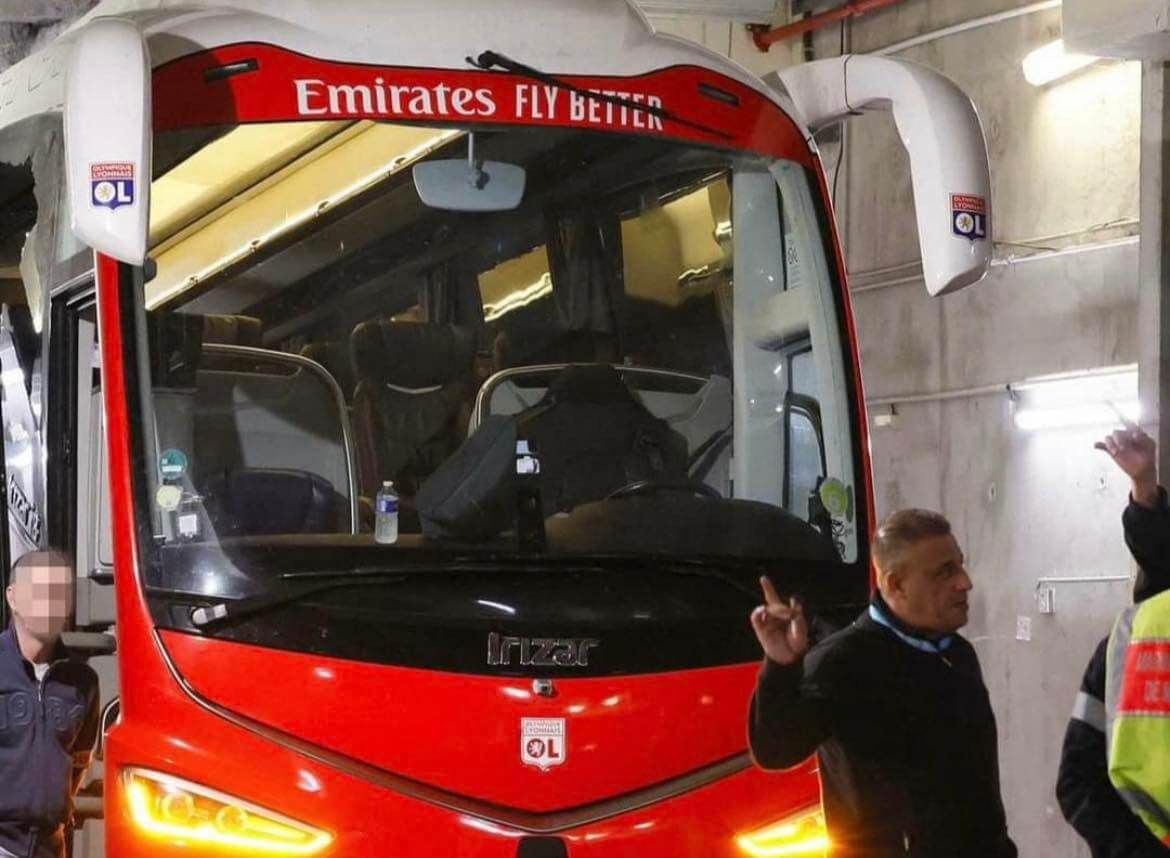 Kuriozalny błąd kierowcy autokaru. Mecz drużyny Arsenalu musiał zostać przełożony Zdjęcie główne wpisu