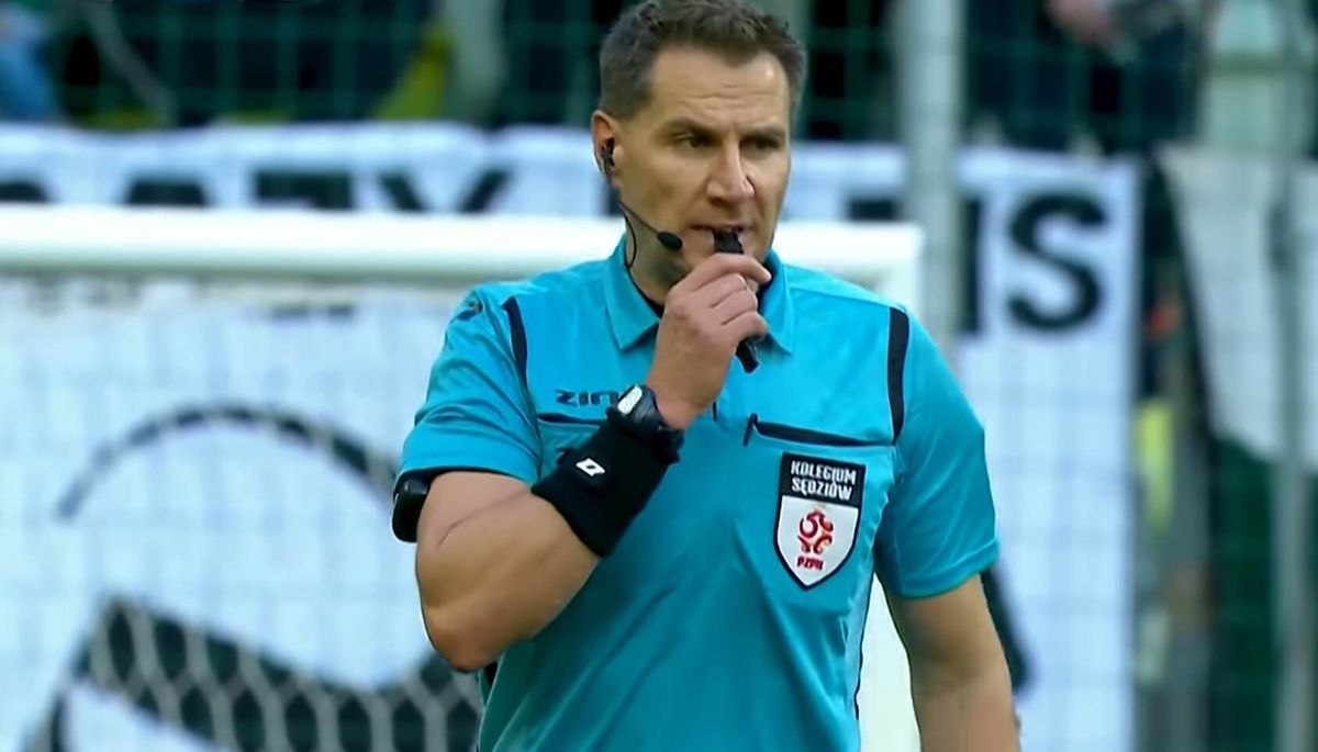 Polski sędzia VAR z meczu PSG-Newcastle wraca do pracy. Dostał mecz Ligi Europy Zdjęcie główne wpisu
