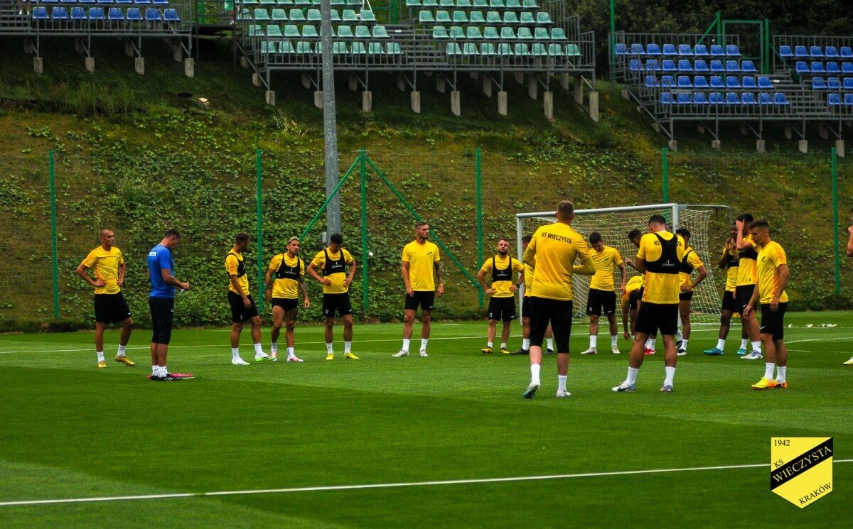 Wieczysta zbroi się przed startem II Ligi! Klub potwierdził pierwszy transfer Zdjęcie główne wpisu