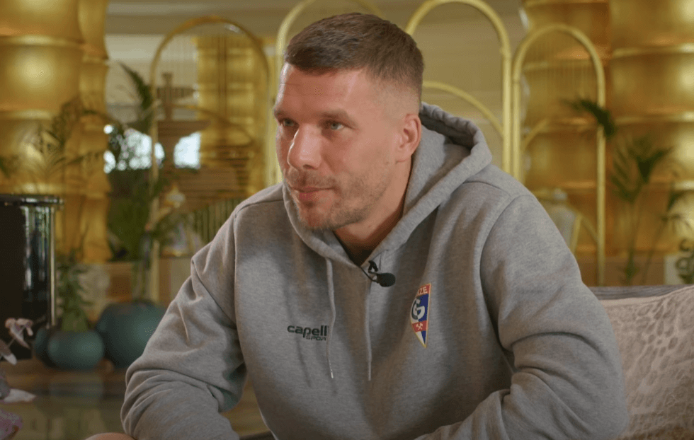 Lukas Podolski sfrustrowany sytuacją w Górniku. „Tu ludzie nie znają słowa dziękuję” Zdjęcie główne wpisu