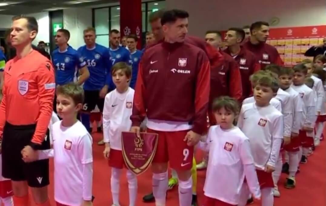 Córka wyprowadziła Roberta Lewandowskiego na mecz z Estonią. „To było dla mnie marzenie” Zdjęcie główne wpisu