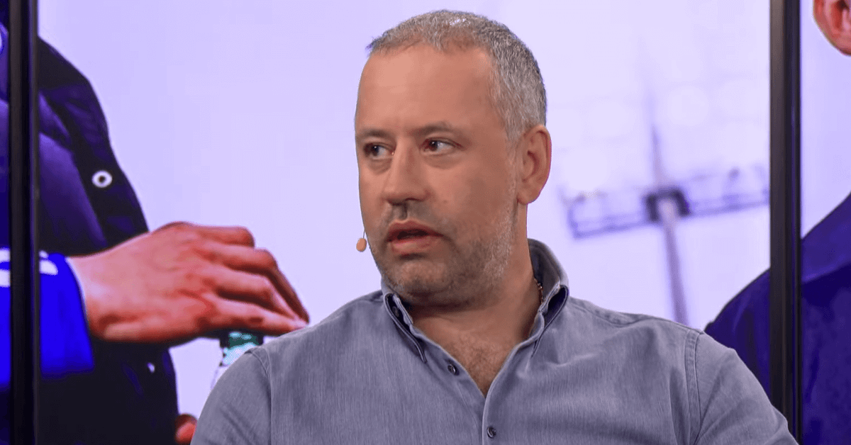 „Piłkarze myślą, że mają trenera-przygłupa” – ostre słowa Leśnodorskiego o Rumaku Zdjęcie główne wpisu