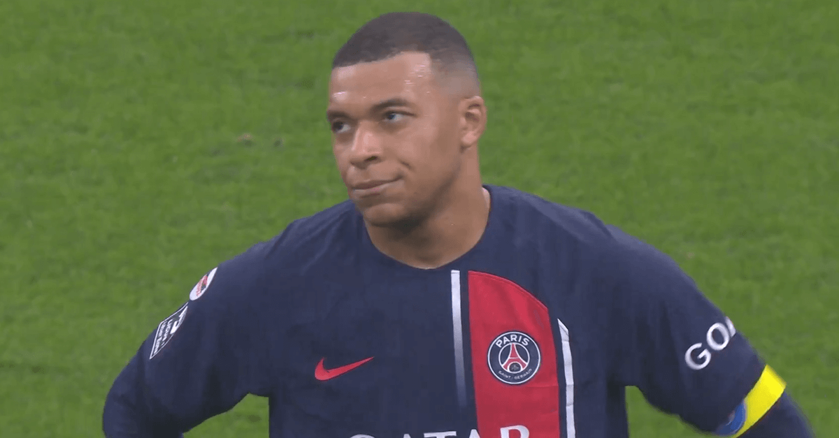 Mbappe niezadowolony z decyzji trenera PSG. Po zmianie od razu udał się do szatni [WIDEO] Zdjęcie główne wpisu