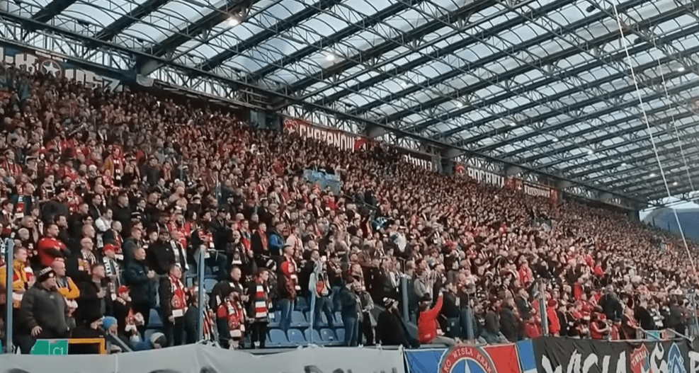 Kibice Wisły Kraków zostawili po sobie ślad w stolicy. Mocna szpilka w stronę Legii [ZDJĘCIE] Zdjęcie główne wpisu