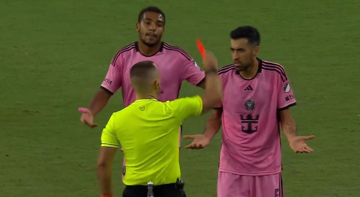 Sergio Busquets zagrzał się w meczu MLS. 2 żółte kartki w kilka sekund [WIDEO] Zdjęcie główne wpisu