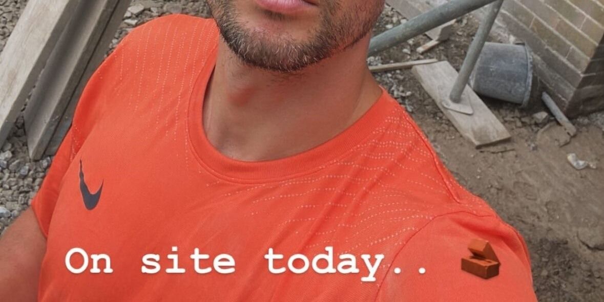 Był mistrzem Anglii z Leicester City. Dziś pracuje na budowie. Kibice go… wyśmiali Zdjęcie główne wpisu