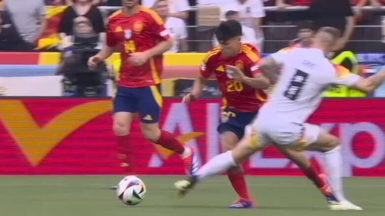 Toni Kroos przeprasza Pedriego. „Nie miałem zamiaru cię skrzywdzić” Zdjęcie główne wpisu