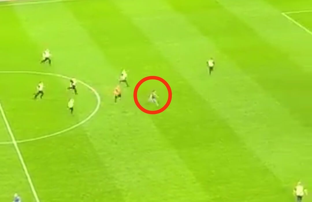 Niemcy nie dotrzymali porządku. Kibice kilkukrotnie wdarli się na murawę [WIDEO] Zdjęcie główne wpisu