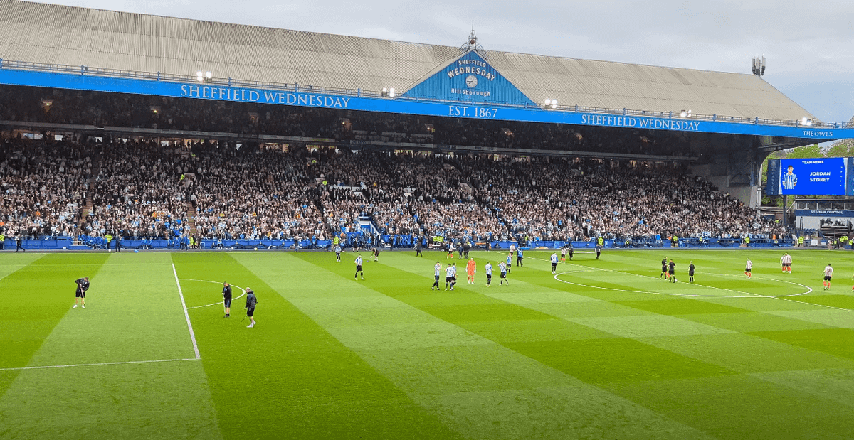 Wyproszenie ze stadionu za podrobioną koszulkę? Klub z Championship apeluje do kibiców Zdjęcie główne wpisu