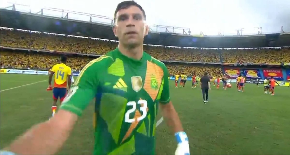 Emiliano Martinez nie wytrzymał. Argentyńczyk zaatakował kamerę [WIDEO] Zdjęcie główne wpisu