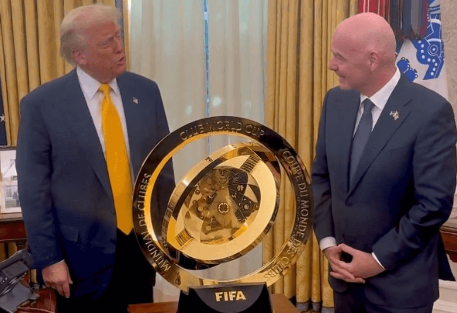 Infantino spotkał się z Trumpem. Zaprezentowali nowe trofeum KMŚ [WIDEO] Zdjęcie główne wpisu