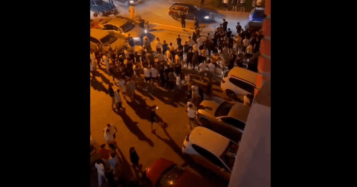 „Gorące” powitanie Jagiellonii w Serbii. Kibice Novi Pazar dali o sobie znać jeszcze przed meczem [WIDEO] Zdjęcie główne wpisu