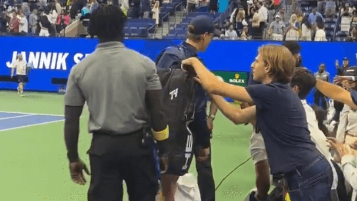 Kolejny skandal na US Open. Kibic chciał okraść Sinnera [WIDEO] Zdjęcie główne wpisu