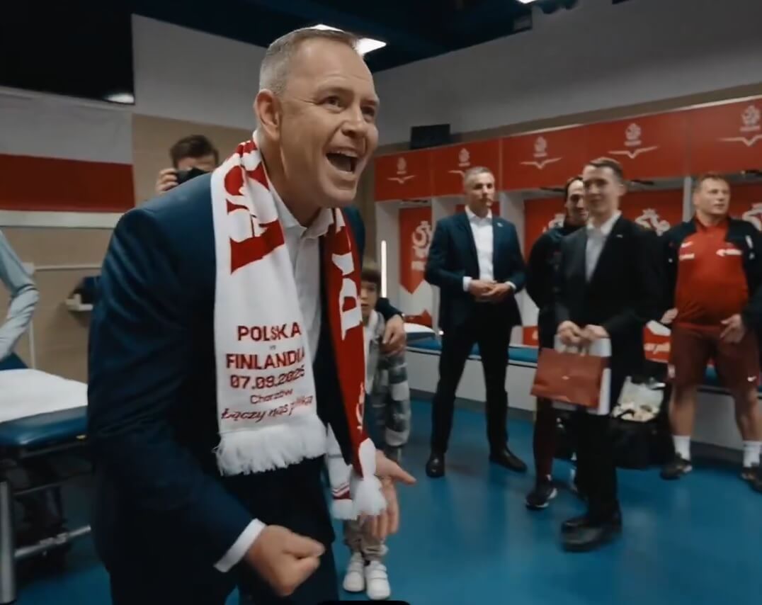 Prezydent Nawrocki w szatni reprezentacji Polski! Pogratulował zwycięstwa i wykrzyczał: „Kto wygrał mecz?!” [WIDEO] Zdjęcie główne wpisu