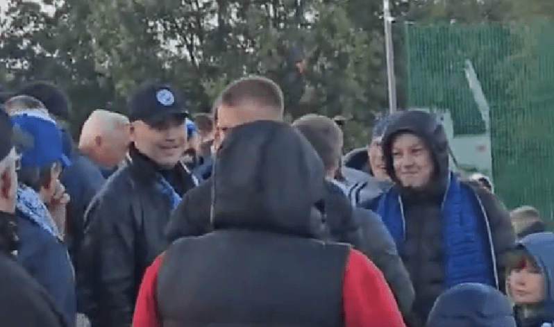 Karol Nawrocki znowu pojawił się na meczu. Tym razem wybór padł na… A-Klasę [WIDEO] Zdjęcie główne wpisu