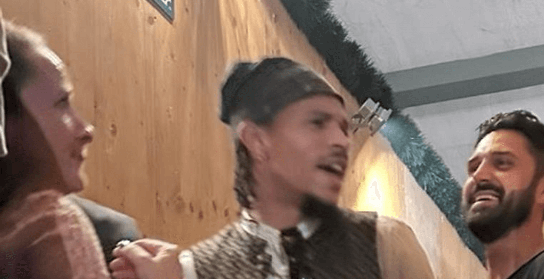Sane odwiedził Oktoberfest i… wdał się w bójkę. Kibice Bayernu sprowokowali swojego byłego zawodnika Zdjęcie główne wpisu