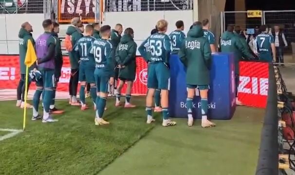 Kibice Legii Warszawa ze specjalną przyśpiewką dla swoich piłkarzy. „Co wy robicie…” [WIDEO] Zdjęcie główne wpisu