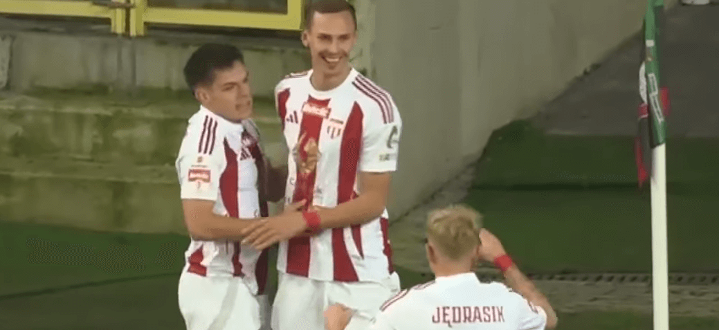 Legia zainteresowana liderem rewelacji 1. Ligi! To będzie nowy napastnik Papszuna? Zdjęcie główne wpisu