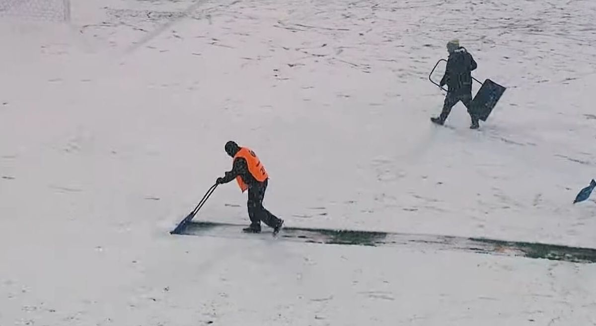 Sroga zima uderzy po raz kolejny. Co ze wznowieniem Ekstraklasy? Zdjęcie główne wpisu