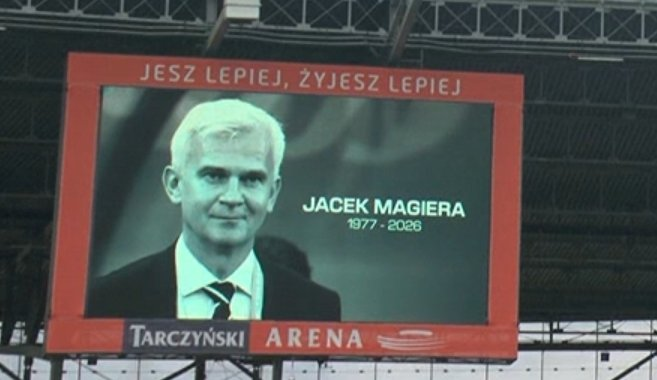 Wpadka podczas hołdu dla Jacka Magiery. Kibice zwrócili uwagę na niefortunny napis nad telebimem Zdjęcie główne wpisu