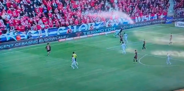 Niesmaczne porównanie polskiego komentatora. "Odbijają się od niego jak..." [WIDEO] Obraz wpisu