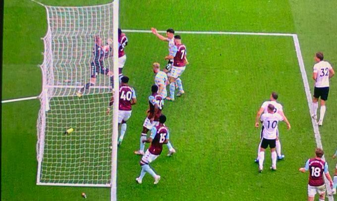 Skandal w Premier League! Gol-widmo na Villa Park [WIDEO] Obraz wpisu