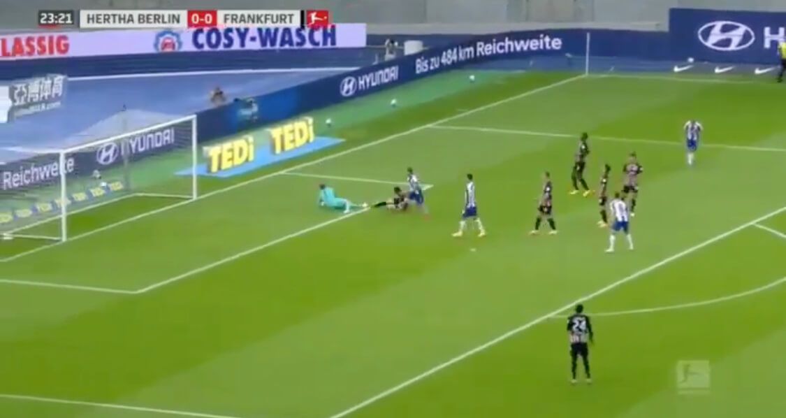 Krzysztof Piątek daje prowadzenie Hercie w meczu z Frankfurtem! [WIDEO] Obraz wpisu