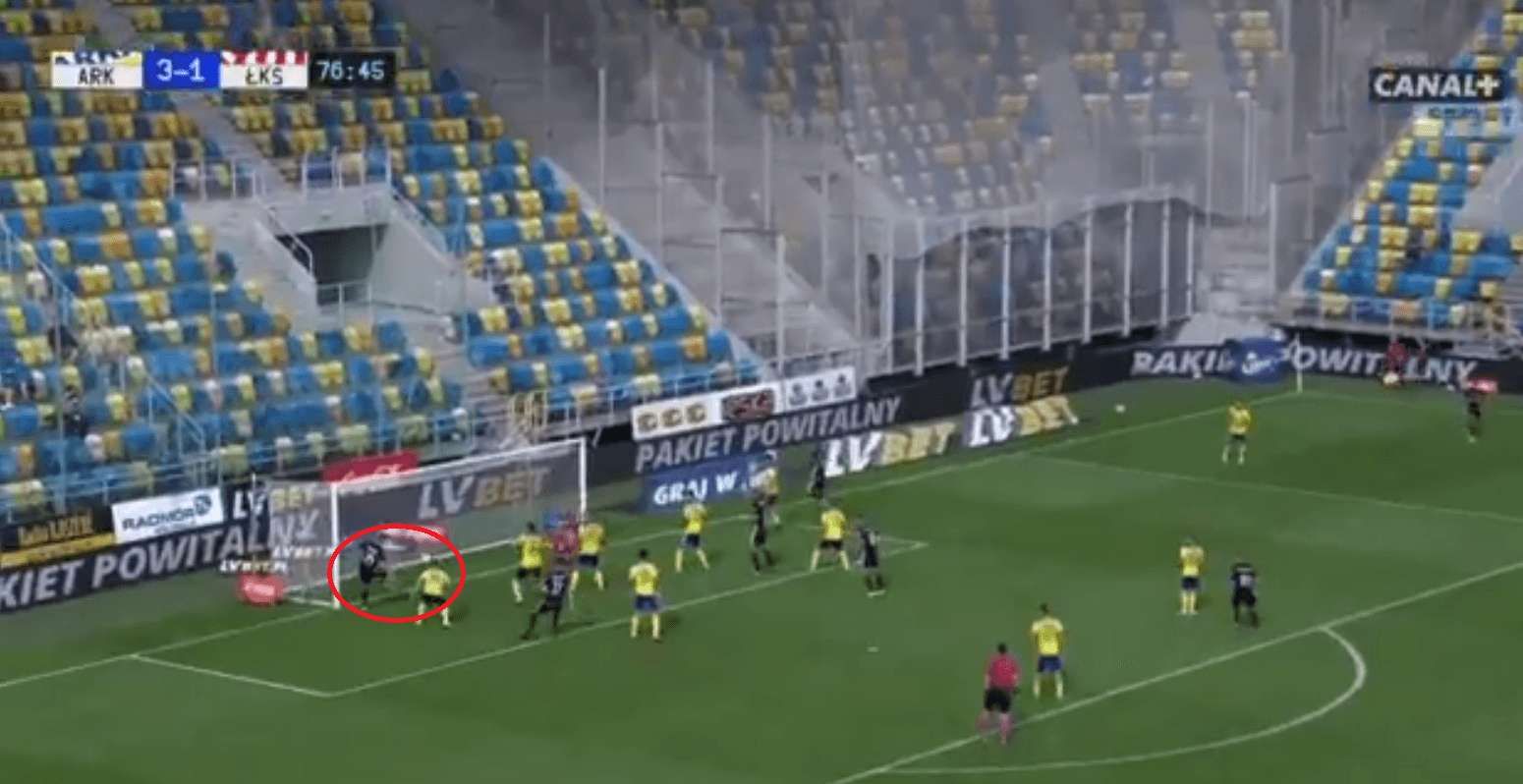 Piłkarze ŁKS-u weszli na wyższy level. Napastnik wybił piłkę zmierzającą do bramki [WIDEO] Obraz wpisu