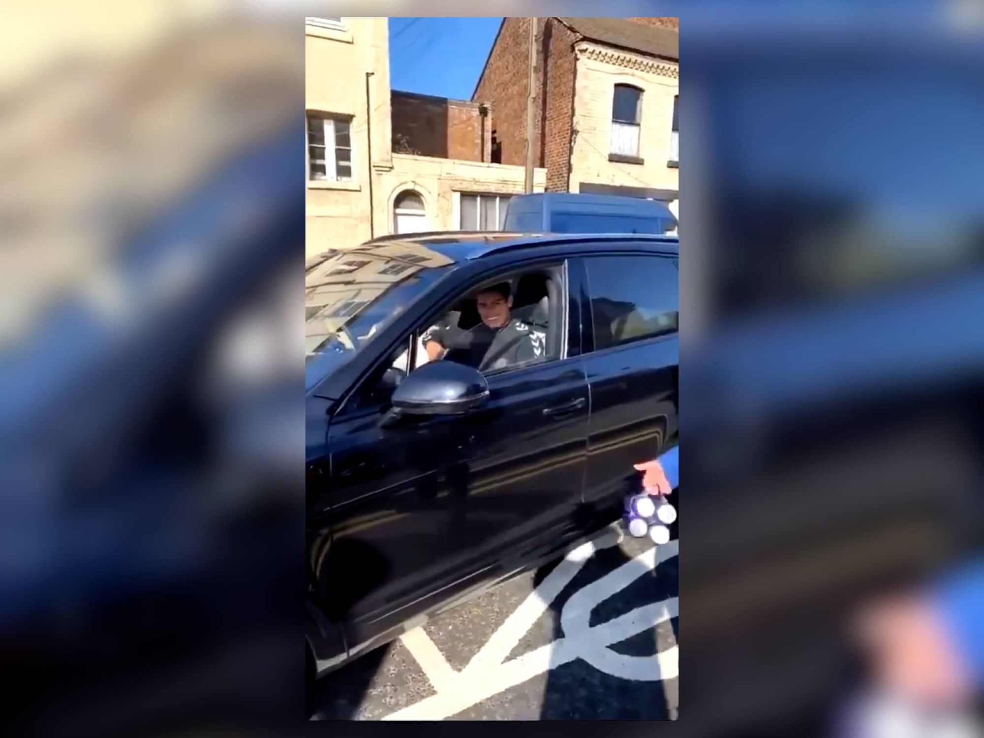 Kibice pokochali Jamesa Rodrigueza! Kolumbijczyk dostał od kibiców mały upominek [WIDEO] Obraz wpisu
