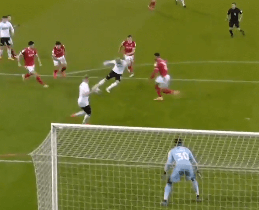 Nieuznany gol Kamila Jóźwiaka. Polak mógł dać zwycięstwo swojej drużynie [WIDEO] Obraz wpisu