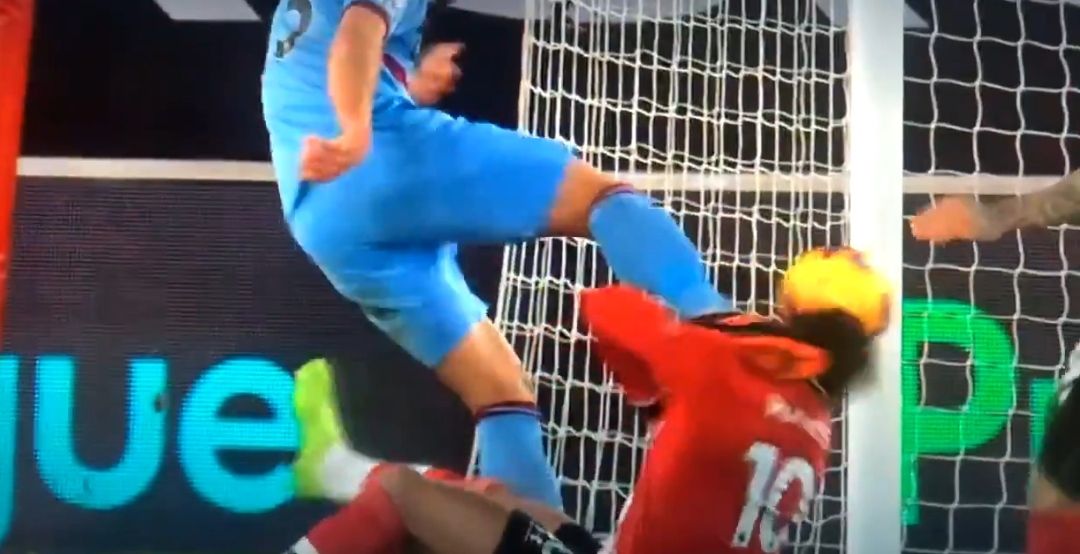 Piłkarz West Hamu pomylił dyscypliny sportu jak Najman! To musiało boleć… [WIDEO] Obraz wpisu