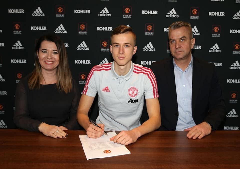 Raków Częstochowa rozmawia z piłkarzem Manchesteru United. Polski talent może wrócić do Ekstraklasy Obraz wpisu