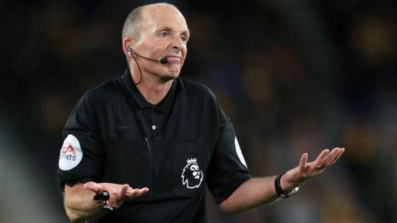 Ile zarabiają sędziowie piłkarscy? Znamy zarobki arbitrów w Anglii Obraz wpisu