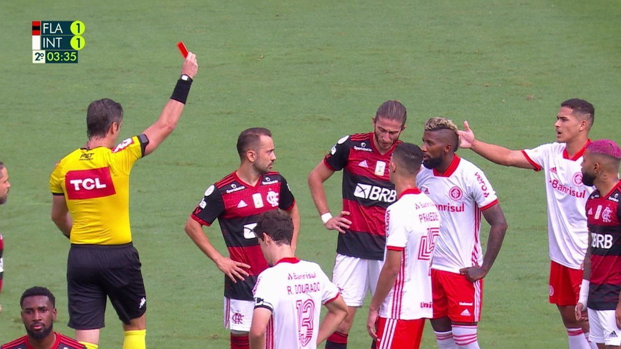 Kibic zapłacił pół miliona, by piłkarz mógł zagrać w meczu. Zawodnik dostał czerwoną kartkę Obraz wpisu