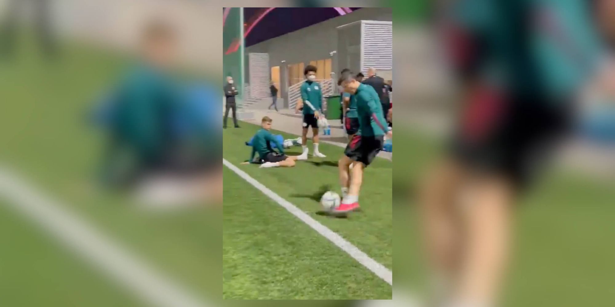 Lewandowski bawi się na treningu. Nienaganna technika Polaka [WIDEO] Obraz wpisu