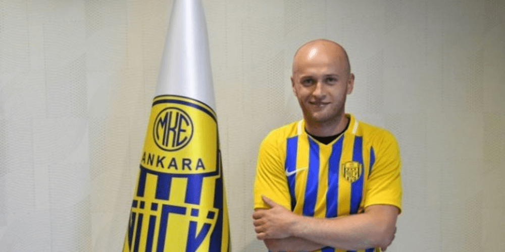 Minister obrony narodowej z Euro 2016 wróci do Ekstraklasy? Michał Pazdan dostał ofertę Obraz wpisu
