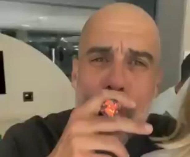 Pep Guardiola bohaterem hitowego filmiku. Świętował mistrzostwo… śpiewając i paląc cygaro [WIDEO] Obraz wpisu