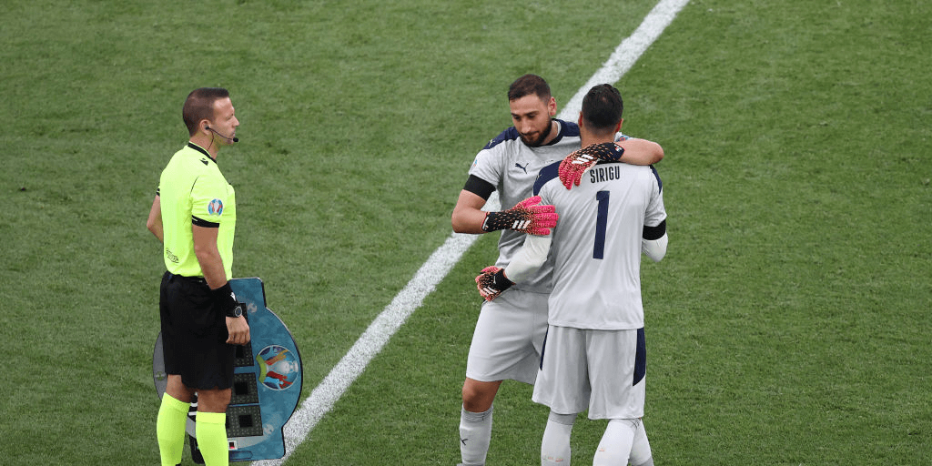 Piękny gest Manciniego w stronę Sirigu. Wiadomo, czemu dał mu zagrać w meczu z Walią Obraz wpisu