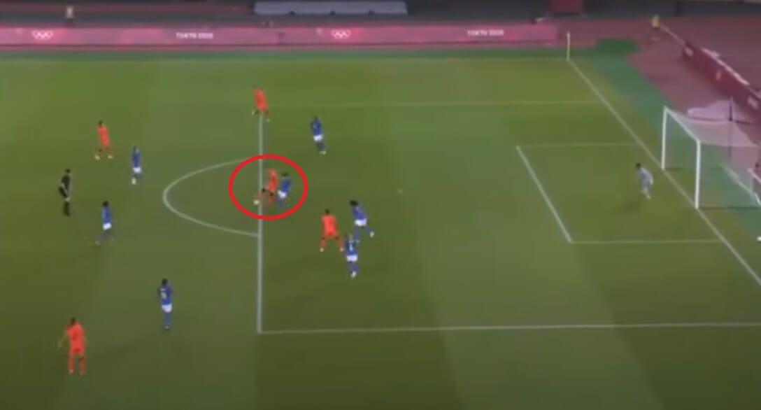Znakomity gol na kobiecej olimpiadzie! Holenderka skopiowała bramkę Dennisa Bergkampa [WIDEO] Obraz wpisu