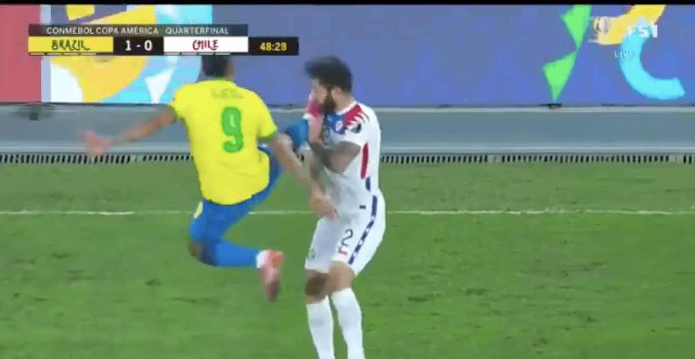 Brutalny faul Gabriela Jesusa! Brazylijczyk pomylił dyscypliny [WIDEO] Obraz wpisu