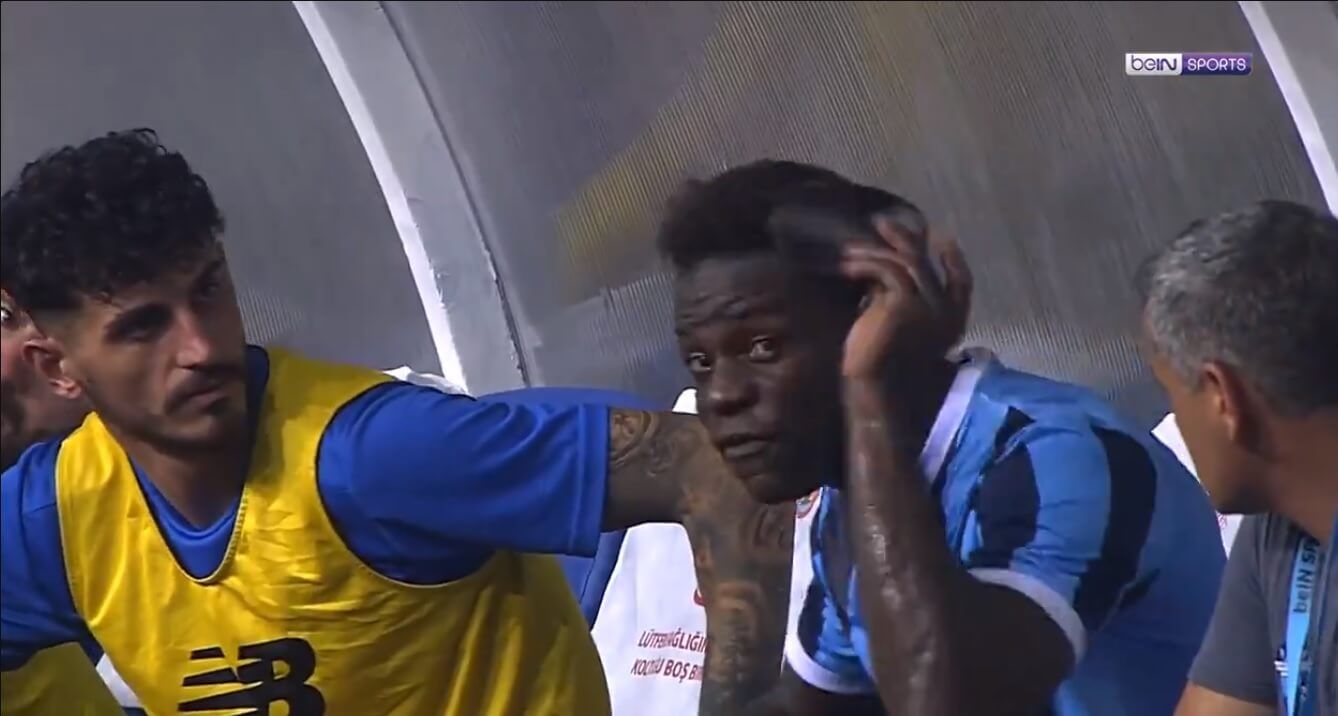 Mario Balotelli nie wytrzymał! Włoch wściekł się po tym, jak został zmieniony [WIDEO] Obraz wpisu