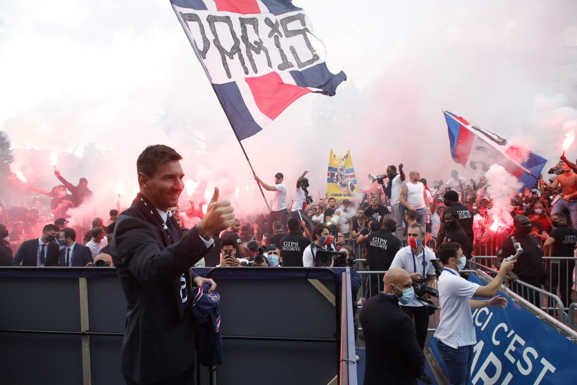 Leo Messi przywitał się z kibicami PSG! Co za widok, co za wrzawa! [WIDEO] Obraz wpisu
